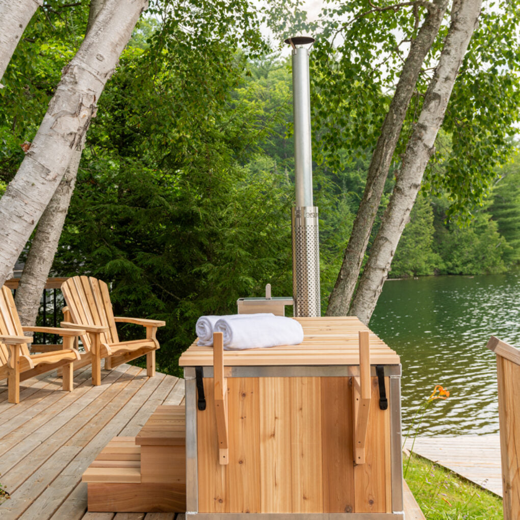 SAUNA EVOLUTION® Outdoor Red Cedar Wooden Hot Tub