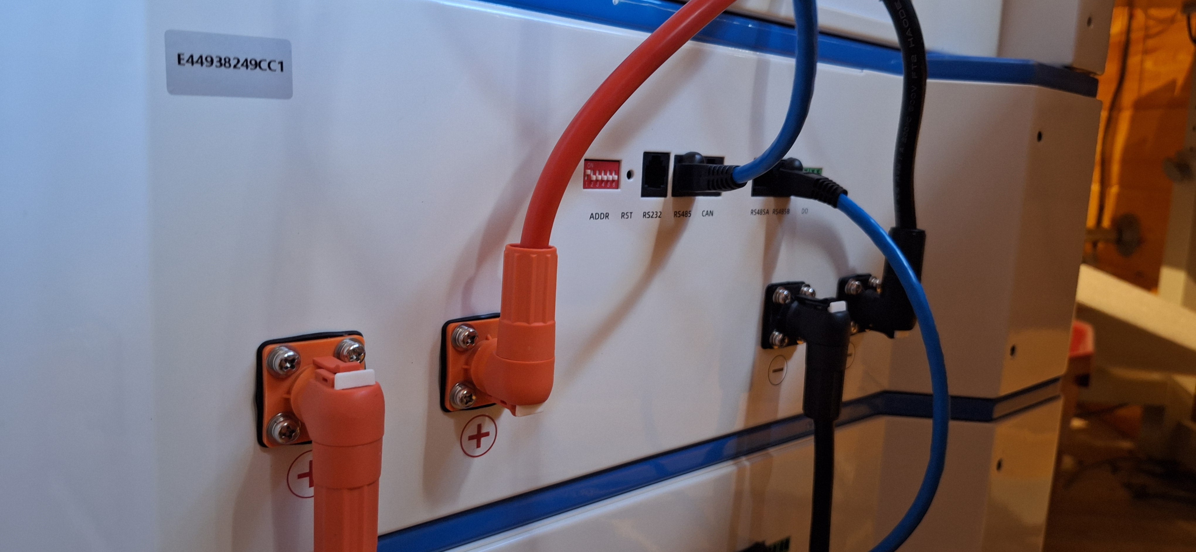 OMO All-In-One Customizable Stacking Inverter/Battery System 5500W Inverter + 20.48KW Lithium Battery