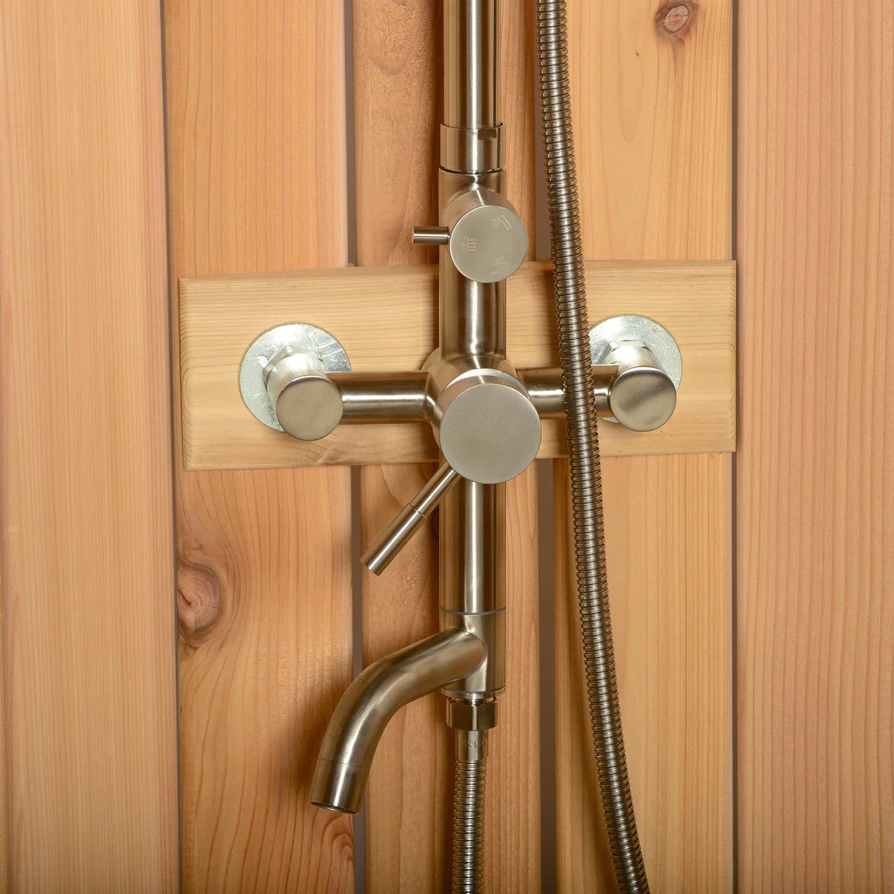 SAUNA EVOLUTION® Curved Rinse Outdoor Shower